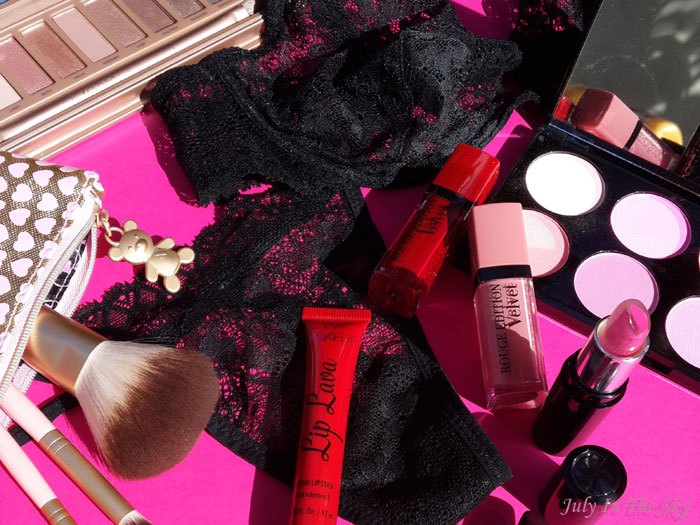 Mes favoris des mois de mars et d'avril 2015 : lingerie Rosa La Perla, palettes Naked d'Urban Decay et blush de Makeup Revolution, Kit de pinceaux Essentials de Too Faced, Rouge Coco de Chanel, Rouge Edition Velvet de Bourjois, #Happylips et Lip Lava de Makeup Revolution blog beauté favoris mars avril 2015 lingerie rosa la perla naked urban decay blush makeup revolution pinceaux essentials too faced rouge coco chanel edition velvet bourjois #happylips et lip lava makeup revolution