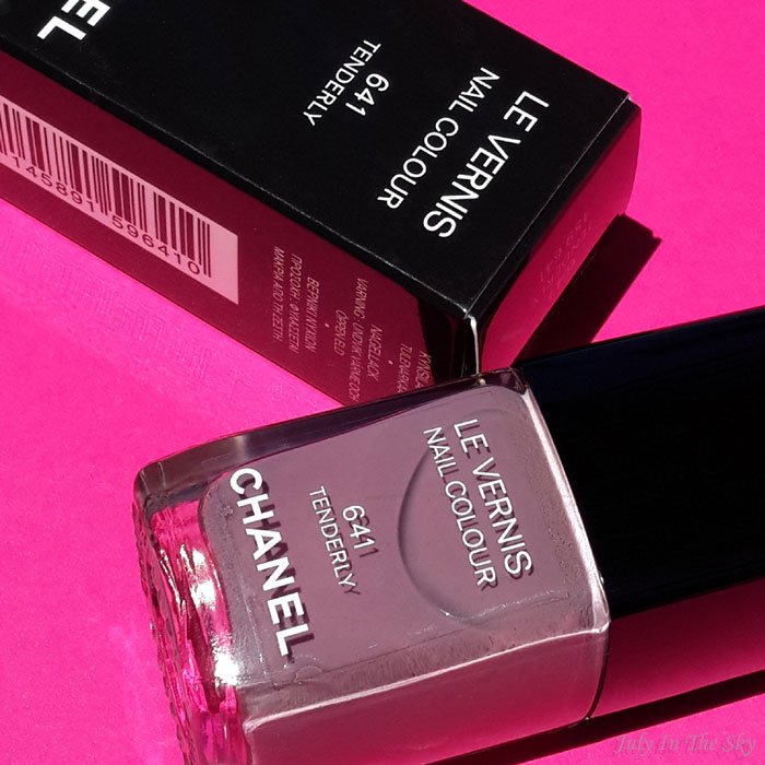 Test du vernis Tenderly de Chanel de la collection Rêverie Parisienne blog beauté test vernis chanel tenderly rêverie parisienne avis