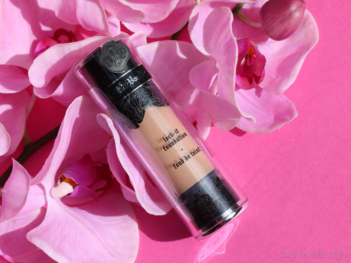 blog beauté avis test swatch kat von d teint lock it primer foundation tattoo swatch 53 54